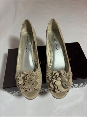 Dana Buchman Tan Floral Peep-Toe Heels size 8